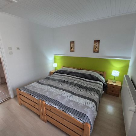 Roxanna Apartman Gyula Buitenkant foto
