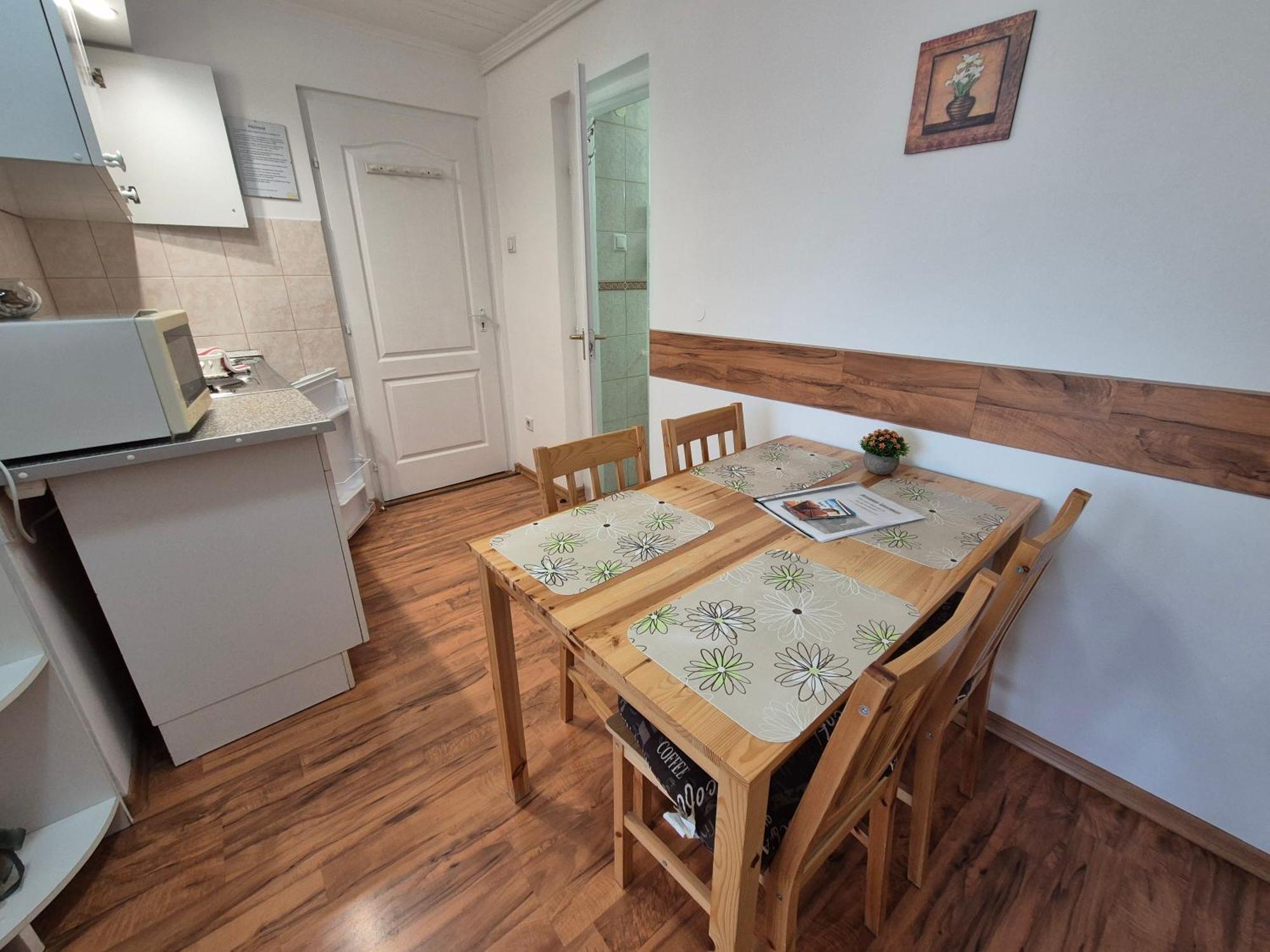 Roxanna Apartman Gyula Buitenkant foto