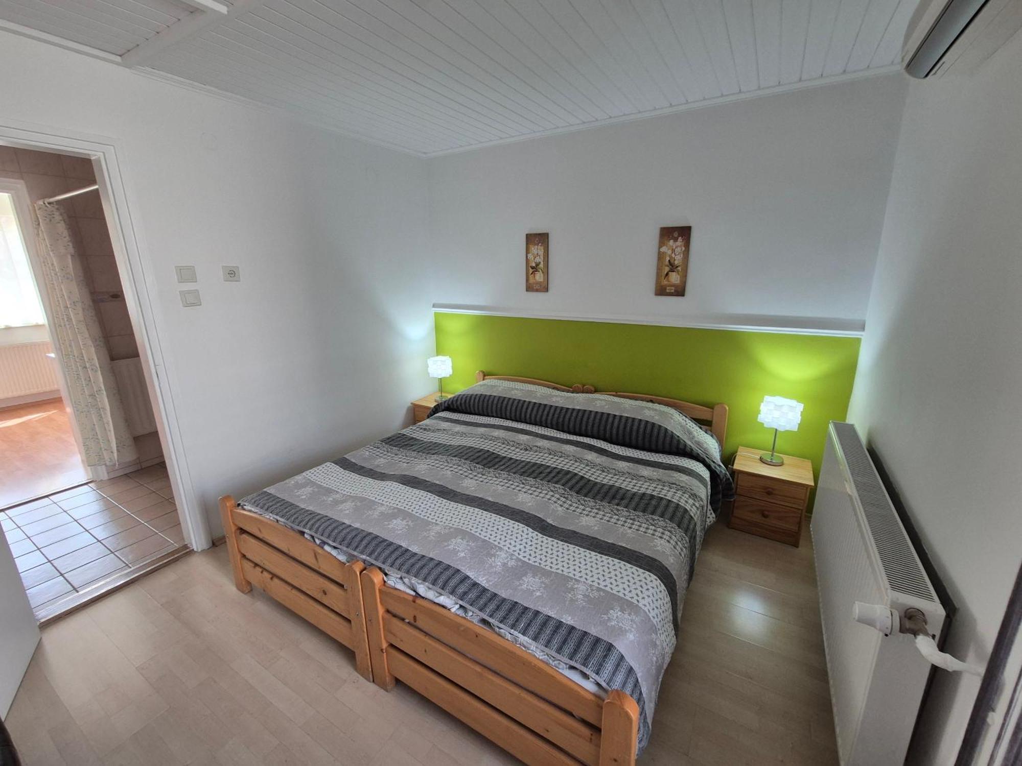 Roxanna Apartman Gyula Buitenkant foto