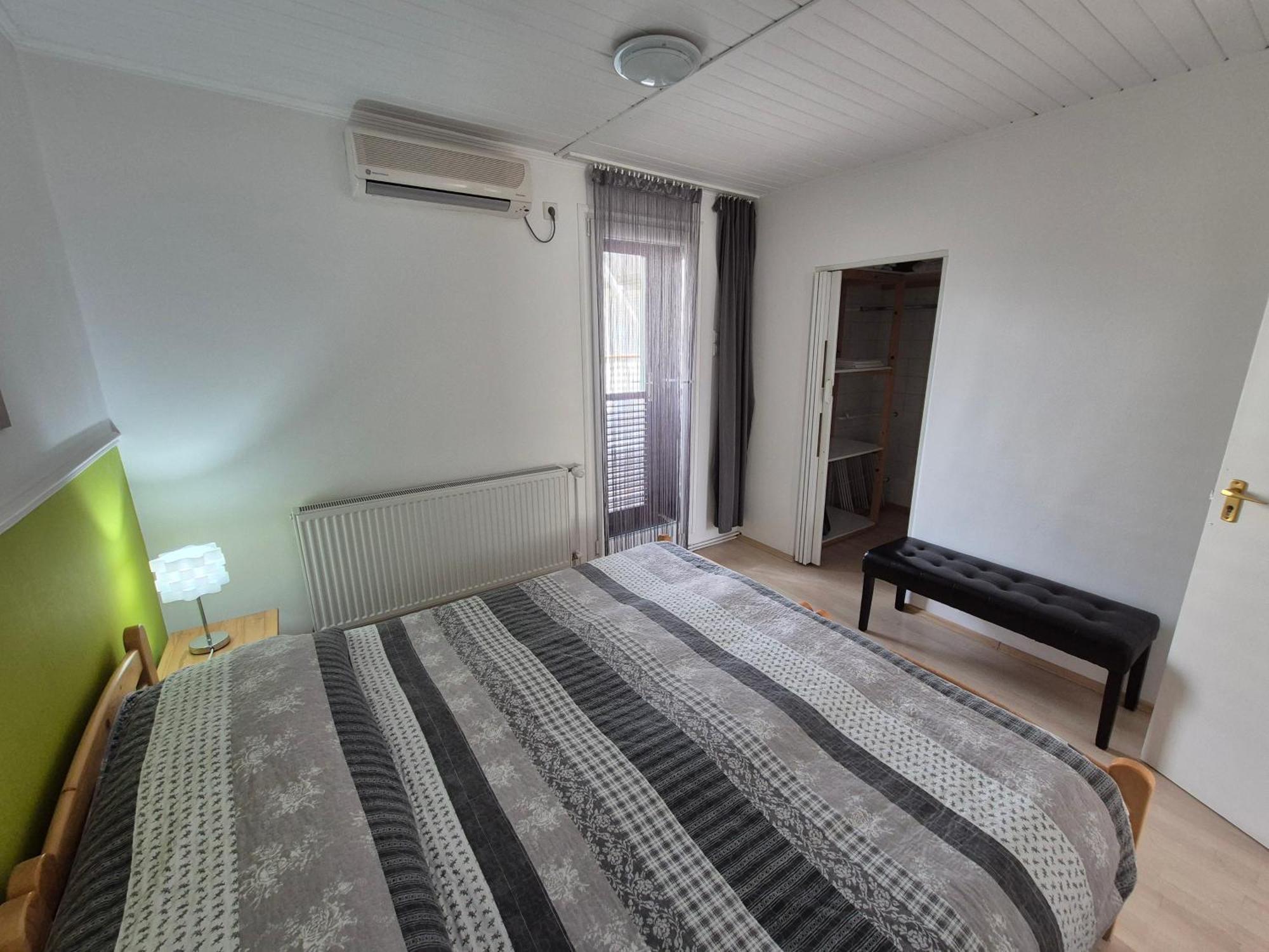 Roxanna Apartman Gyula Buitenkant foto