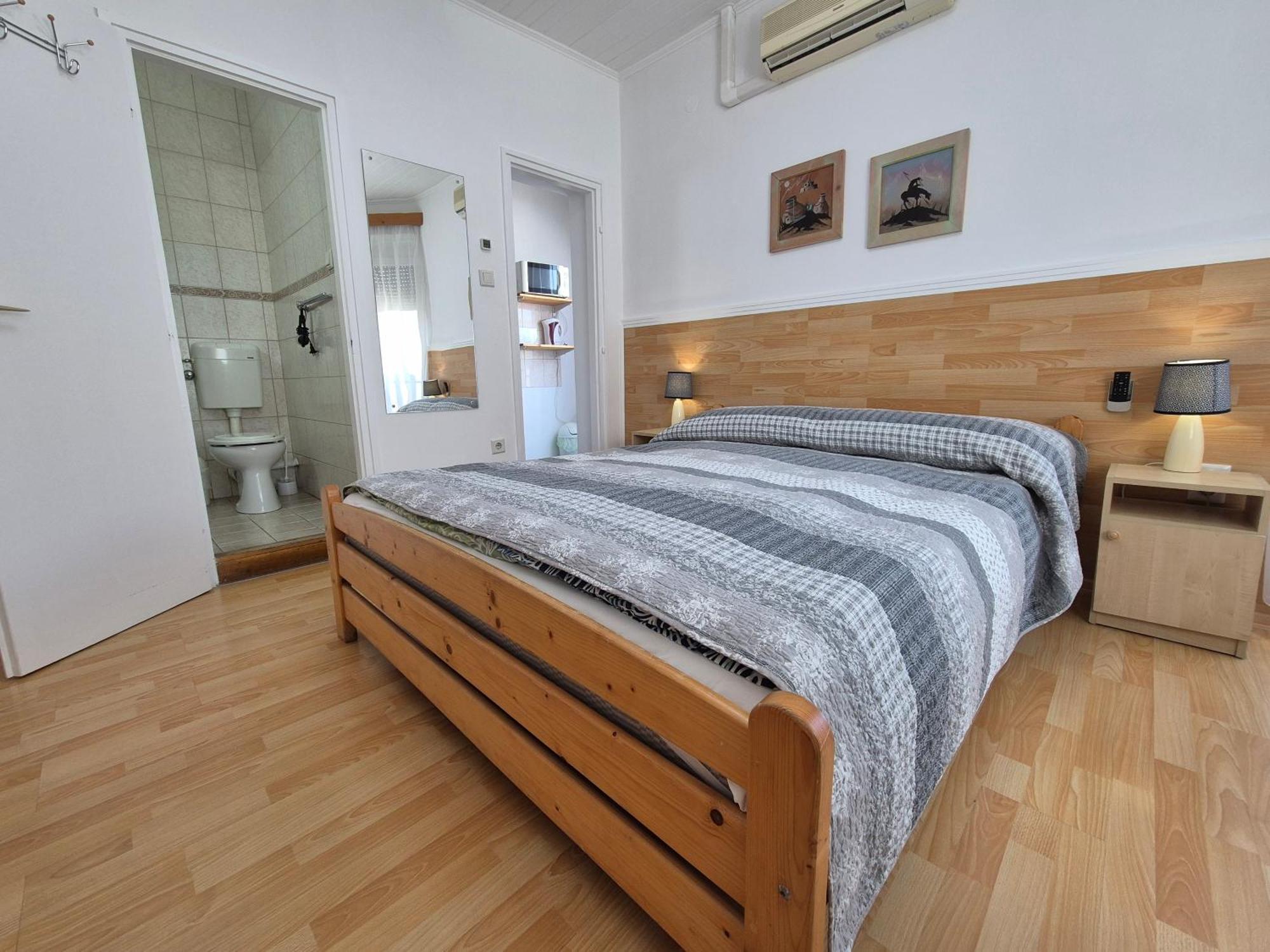 Roxanna Apartman Gyula Buitenkant foto