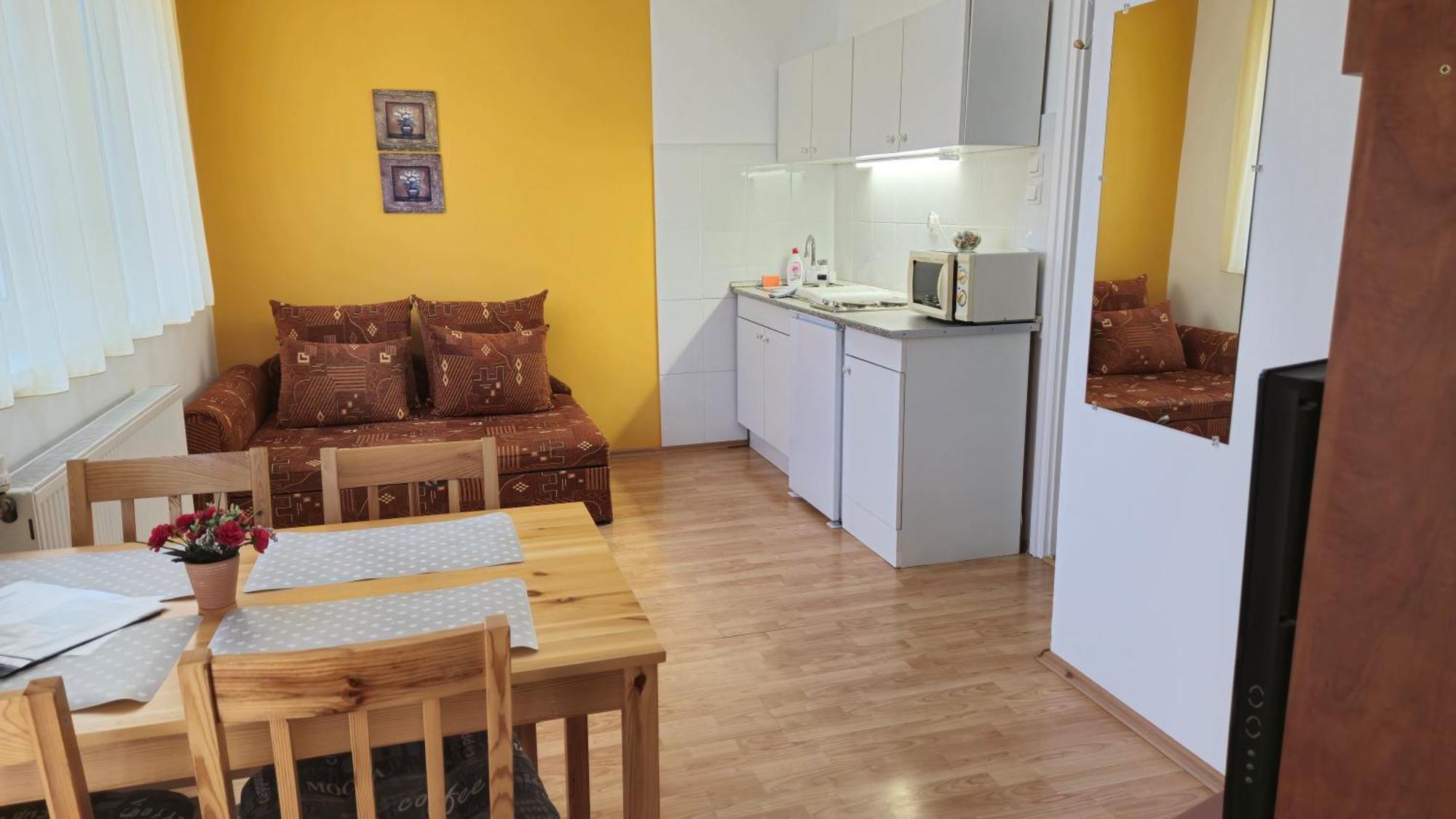 Roxanna Apartman Gyula Buitenkant foto