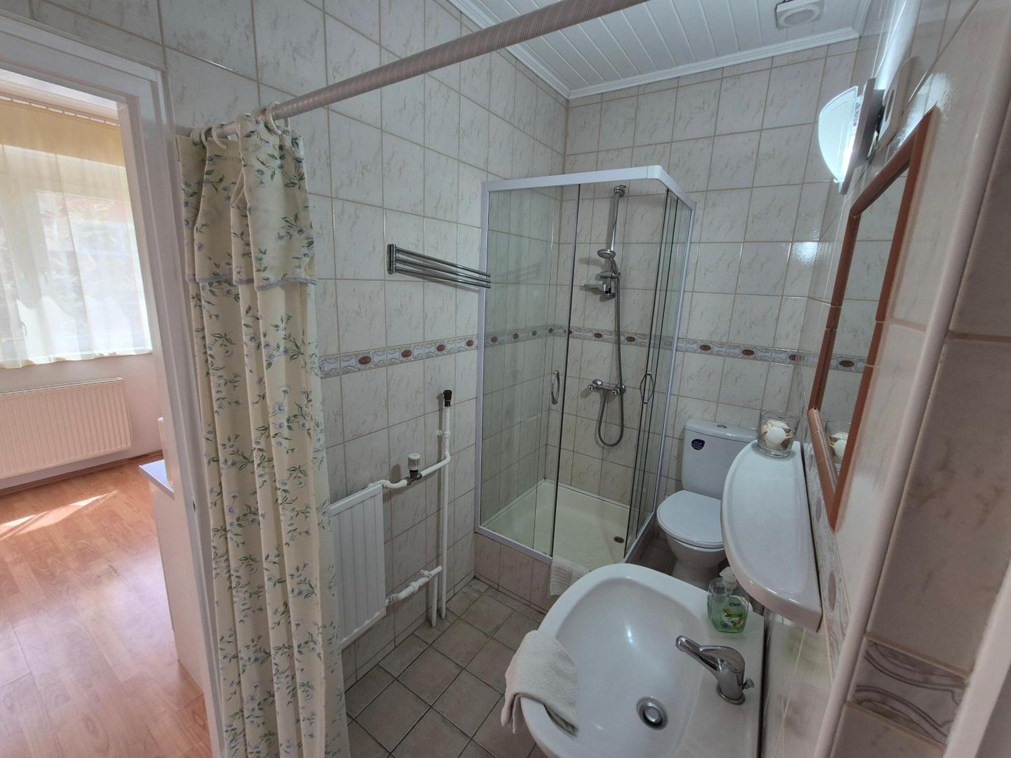 Roxanna Apartman Gyula Buitenkant foto