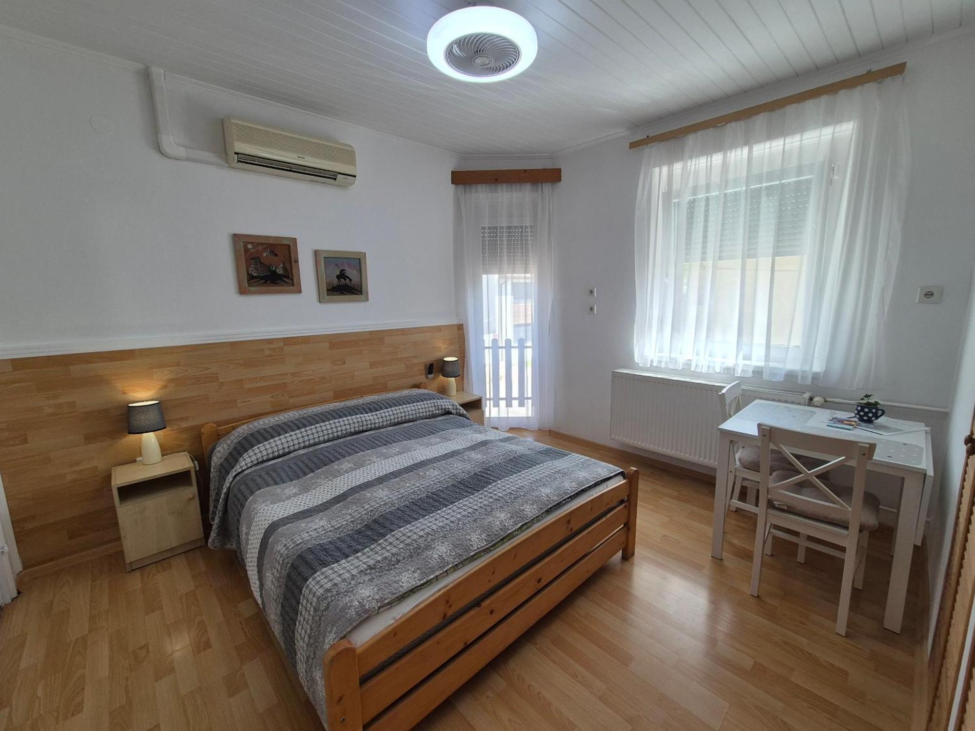 Roxanna Apartman Gyula Buitenkant foto