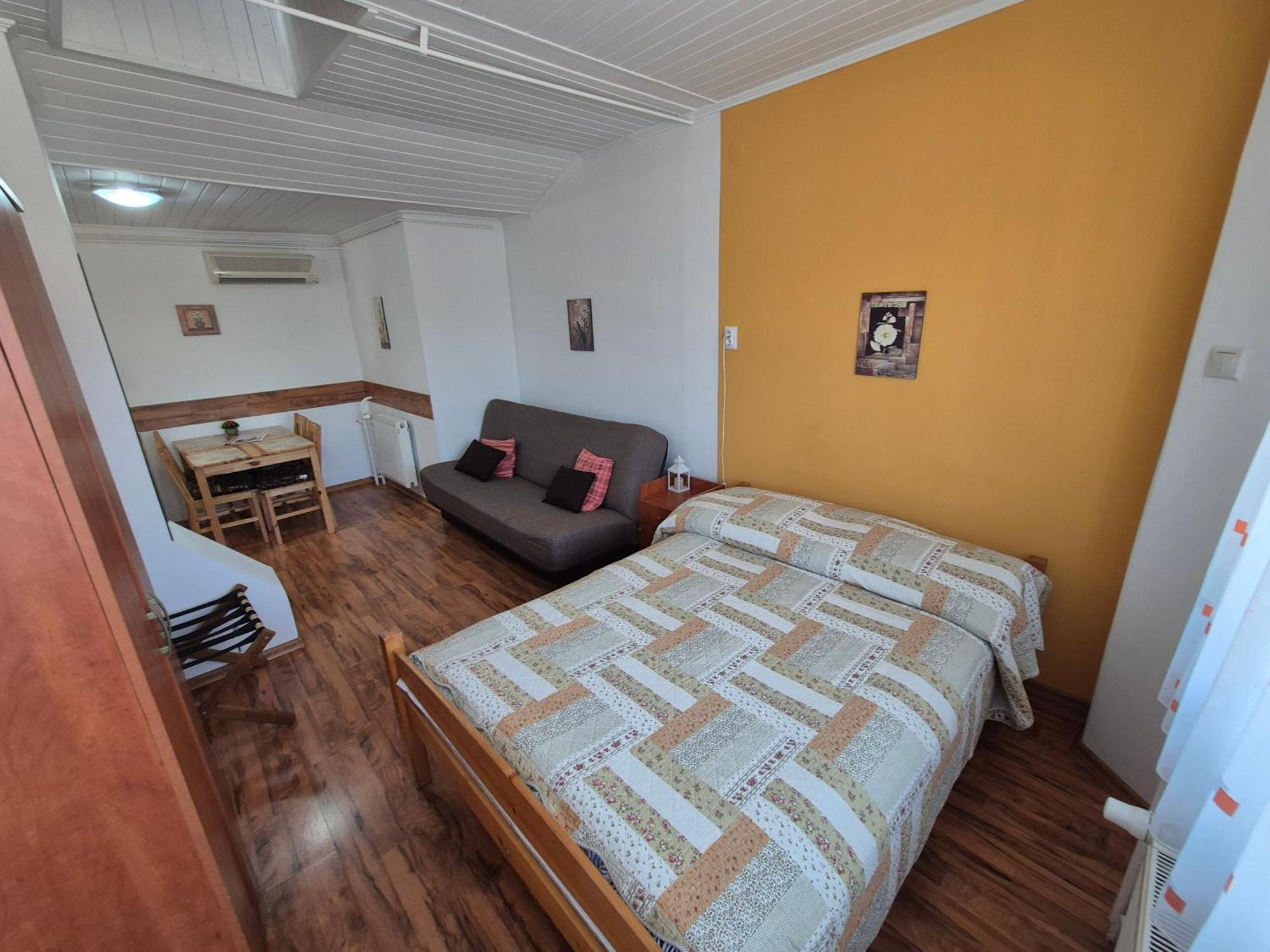 Roxanna Apartman Gyula Buitenkant foto