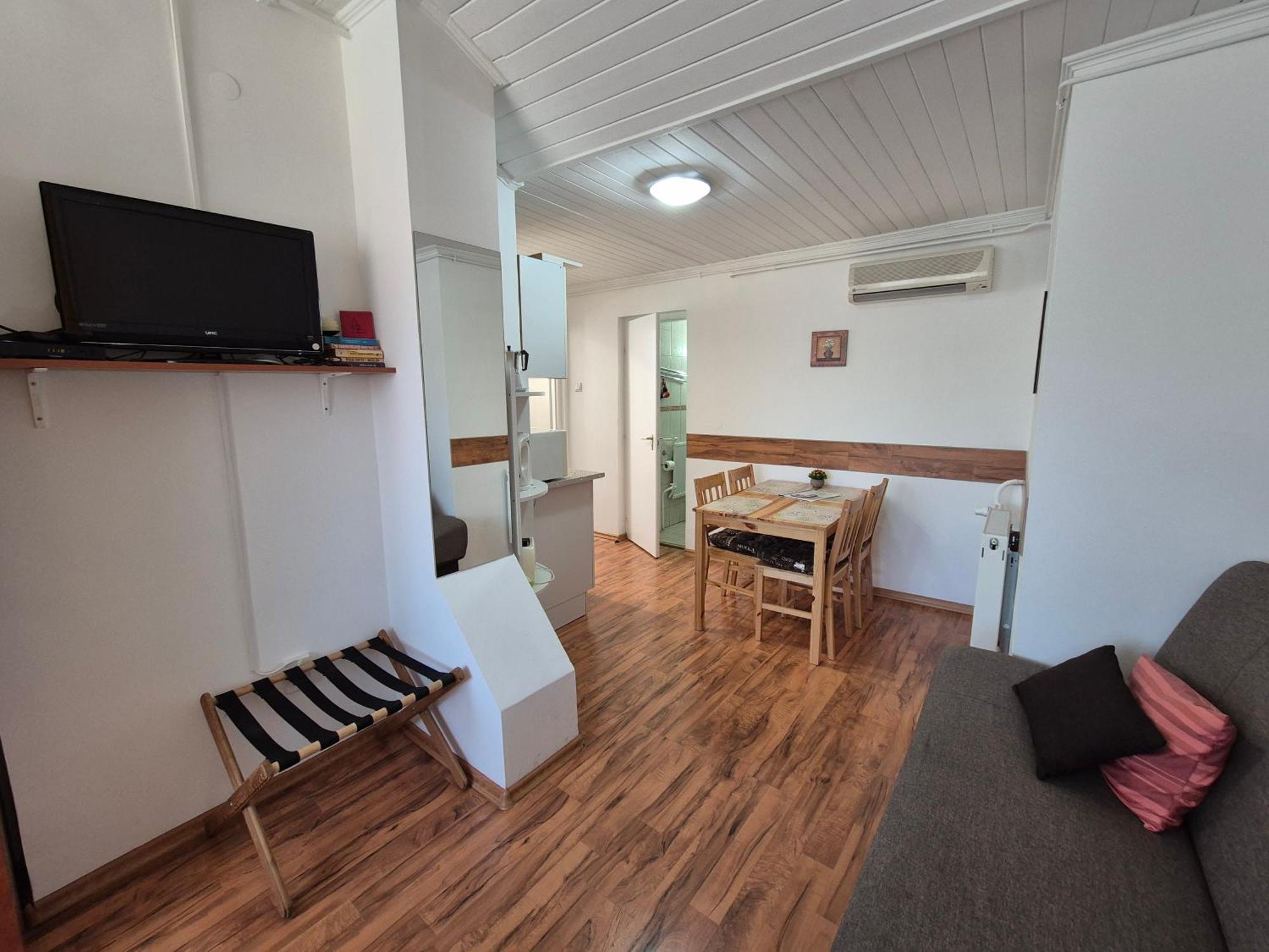 Roxanna Apartman Gyula Buitenkant foto