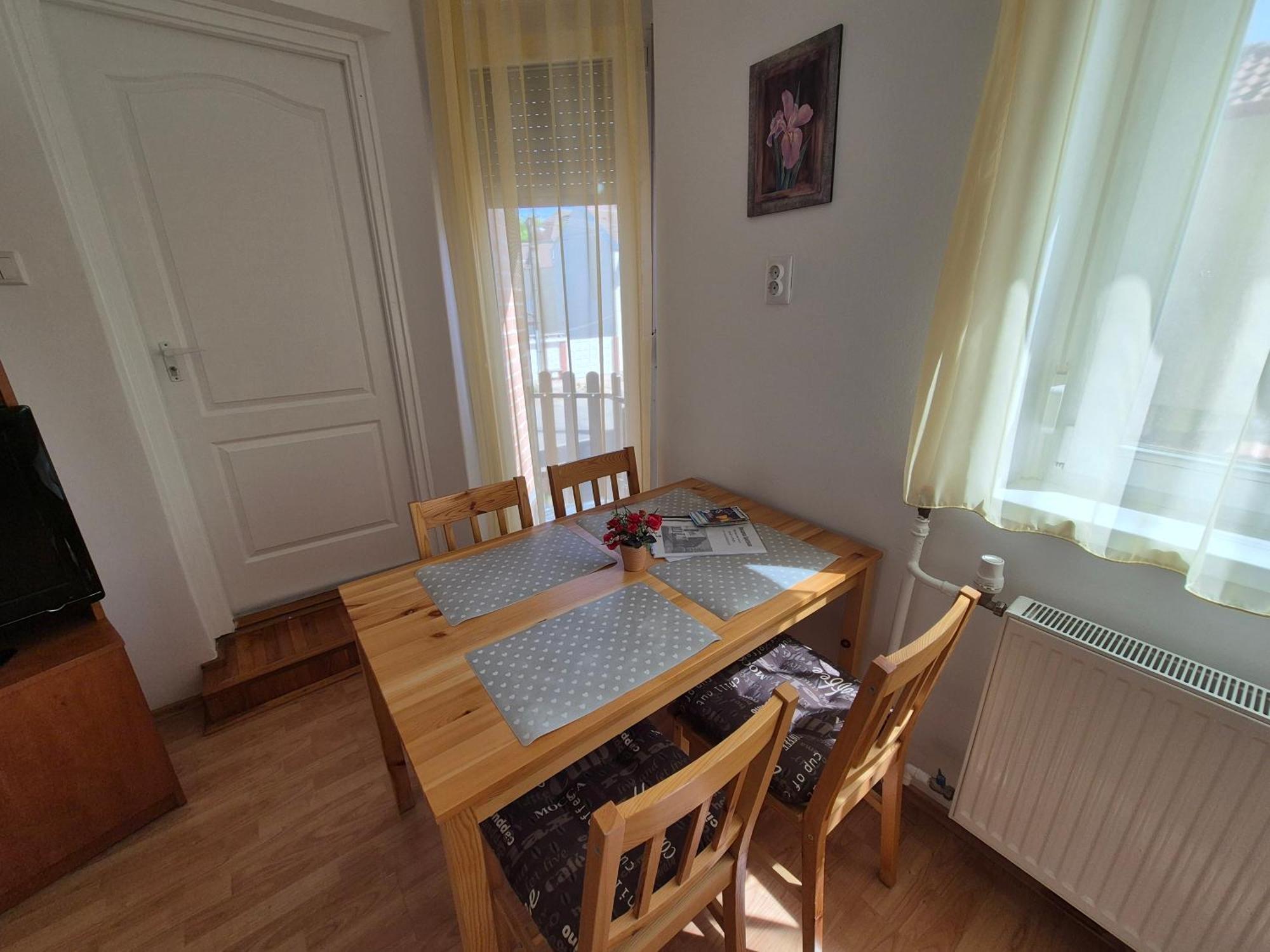 Roxanna Apartman Gyula Buitenkant foto