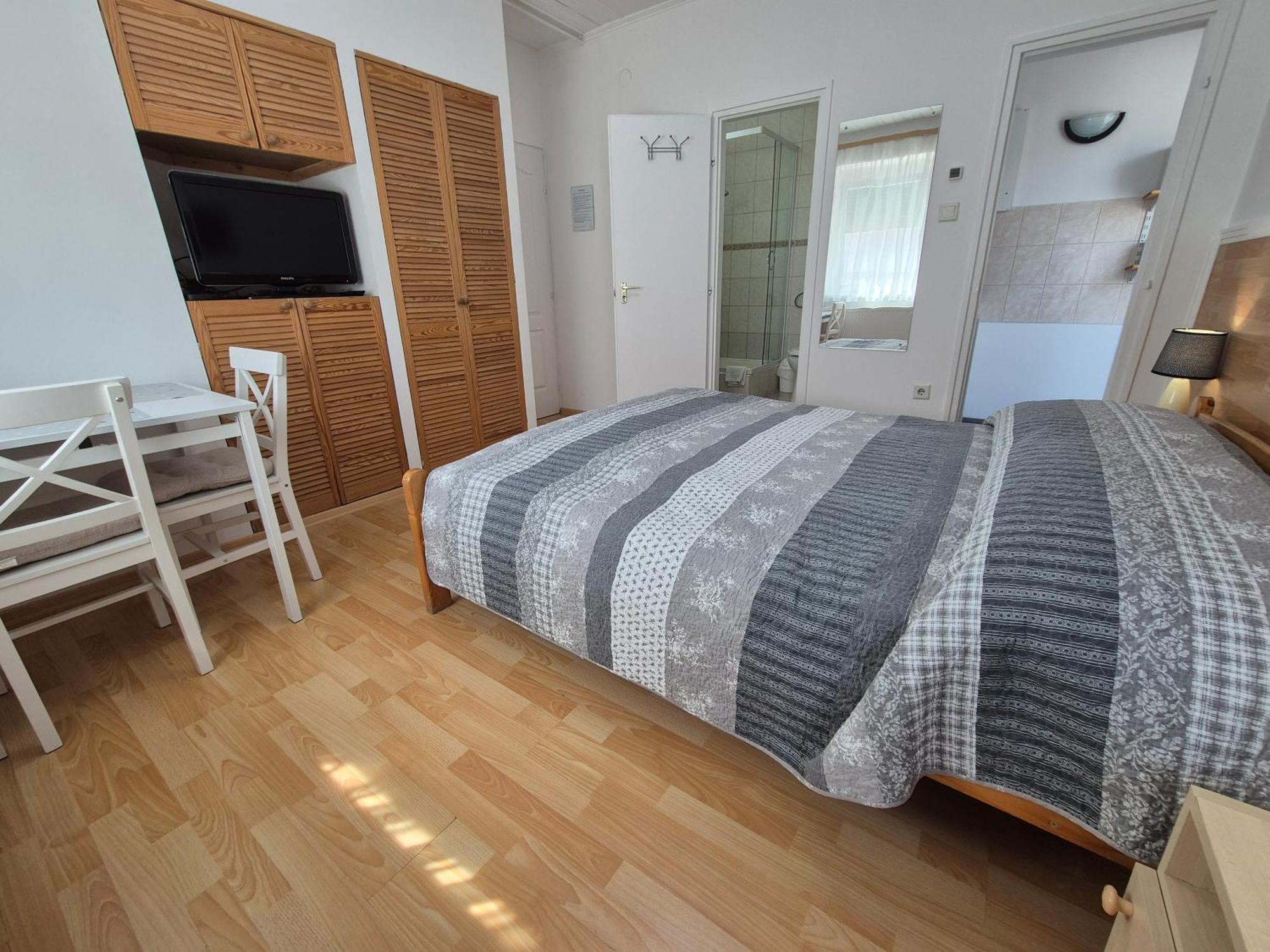 Roxanna Apartman Gyula Buitenkant foto